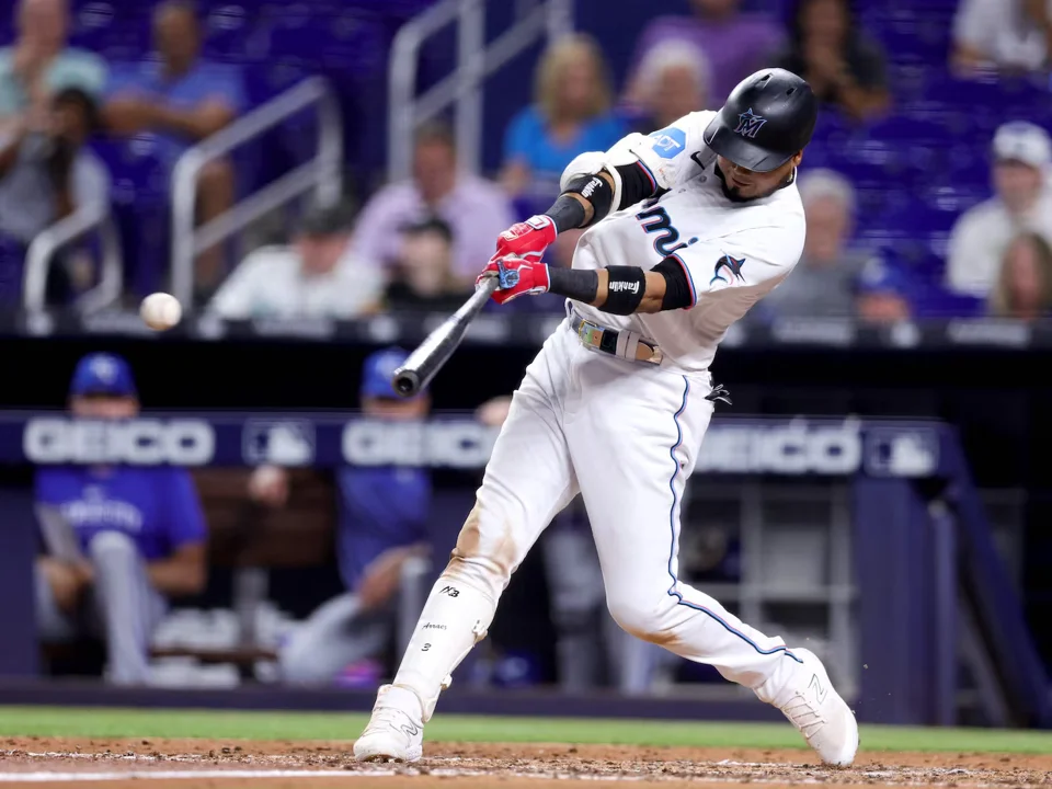 Luis Arráez despertó