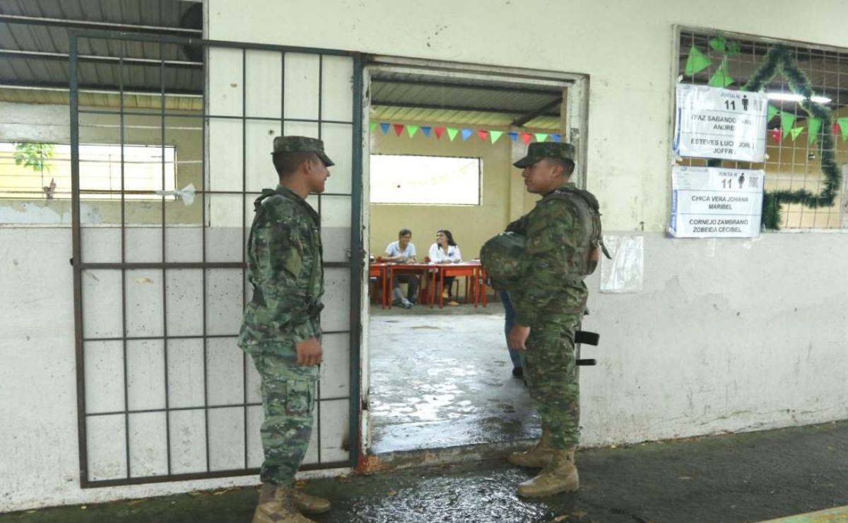 Más de mil detenidos durante referéndum en Ecuador