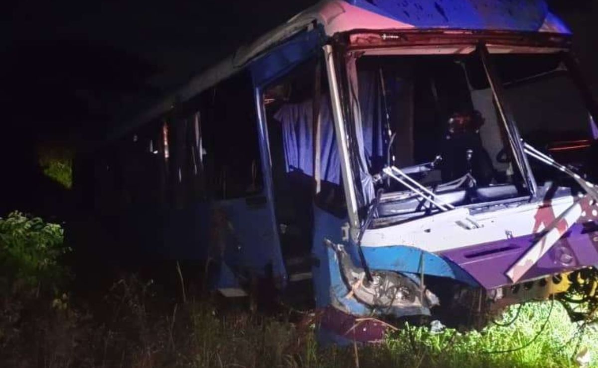 Vuelco de autobús deja una mujer fallecida