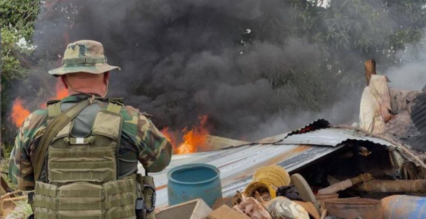 FANB destruye campamento de minería ilegal