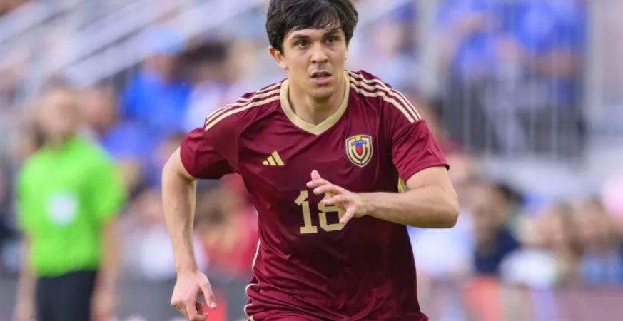 Jon Aramburu pudiera jugar en Italia