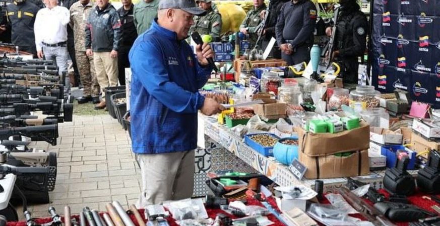 Incautan otro arsenal de explosivos