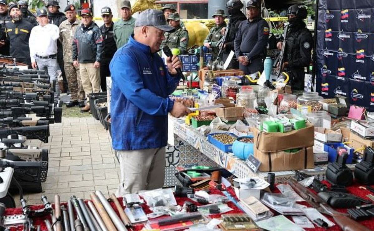 Incautan otro arsenal de explosivos