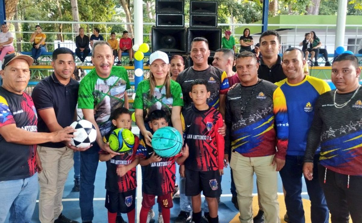 Alcalde rehabilitó la cancha y el parque El Cafetal