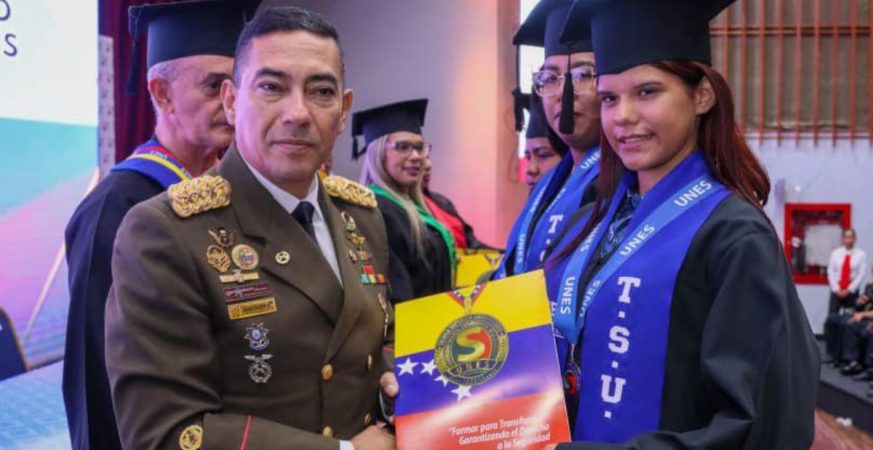 Unes Monagas gradúa a 209 profesionales