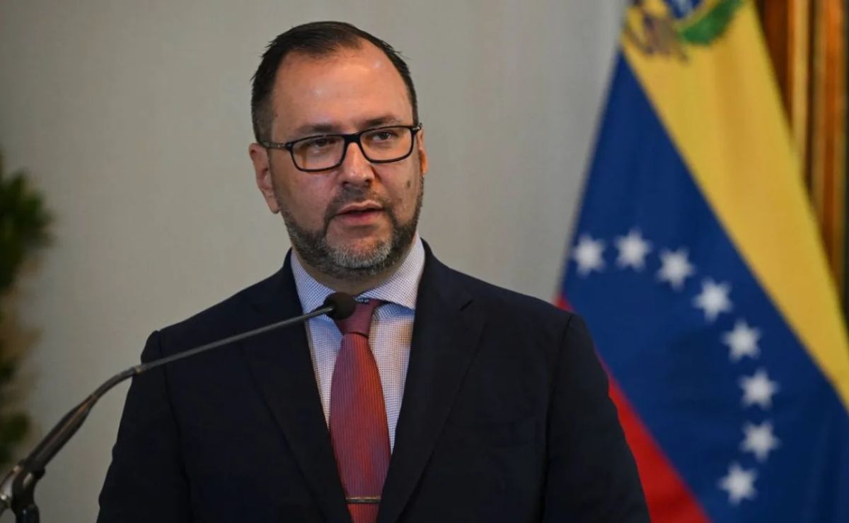 Yván Gil advierte que la CIA planea atacar buque militar estadounidense