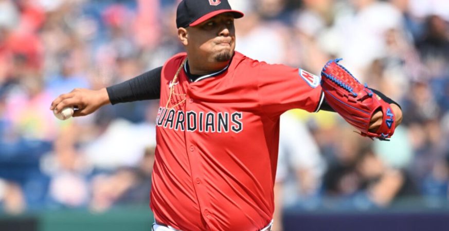 Pelotero Carlos Hernández sufre aparatoso accidente