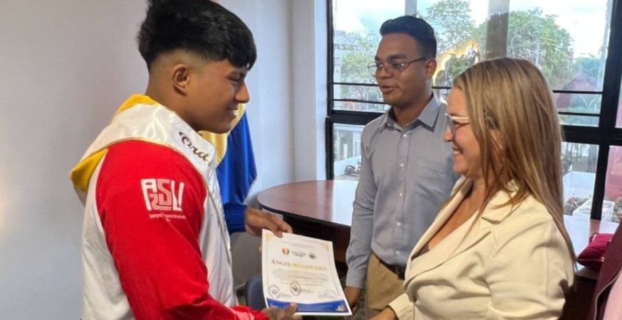 Entregan orden Ciudad de Maturín a Ángel Rodríguez