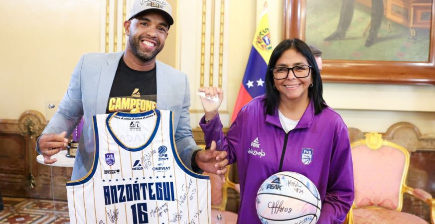 Delcy Rodríguez recibe a Marinos de Anzoátegui