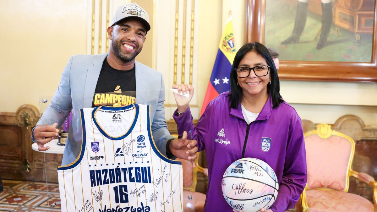 Delcy Rodríguez recibe a Marinos de Anzoátegui