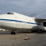 El avión de carga más grande del mundo llegó a Venezuela con ayuda humanitaria desde Rusia