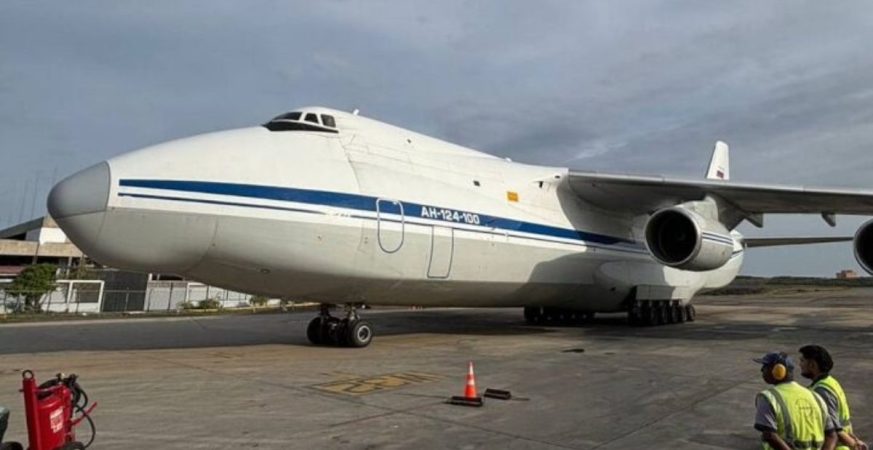 El avión de carga más grande del mundo llegó a Venezuela con ayuda humanitaria