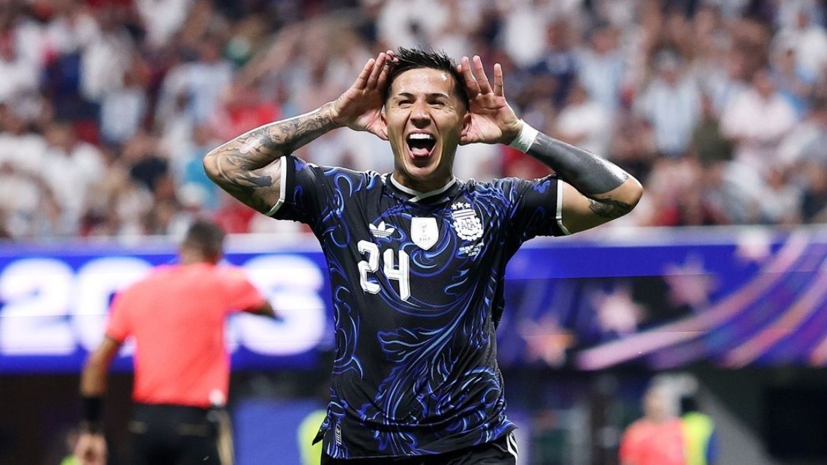 Enzo Fernández celebrando su gol con Argentina
