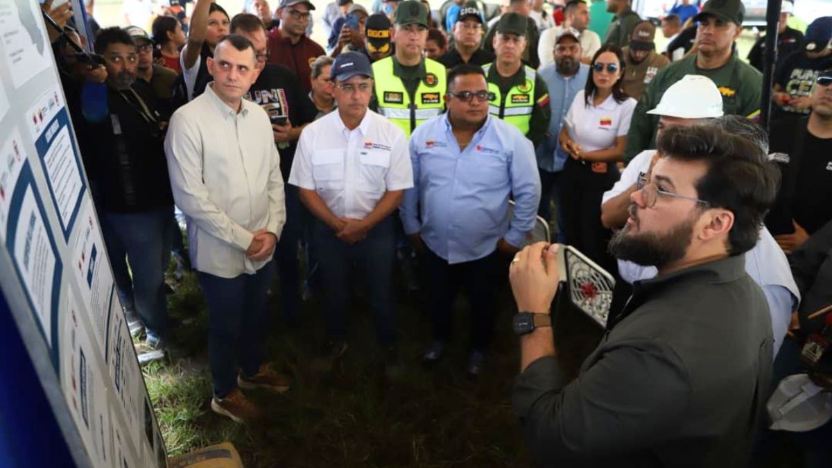 El gobernador Ernesto Luna explica los avances que se efectúan para recuperar el suministro del servicio eléctrico en los municipios Bolívar y Punceres