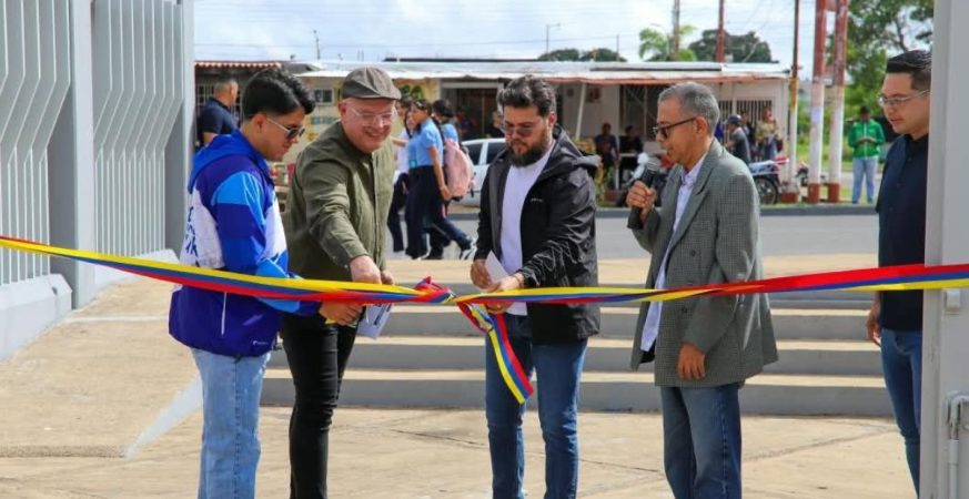 Ernesto Luna, gobernador de Monagas, inaugura la renovada sede de la Universidad Simón Rodríguez junto a las autoridades de la institución