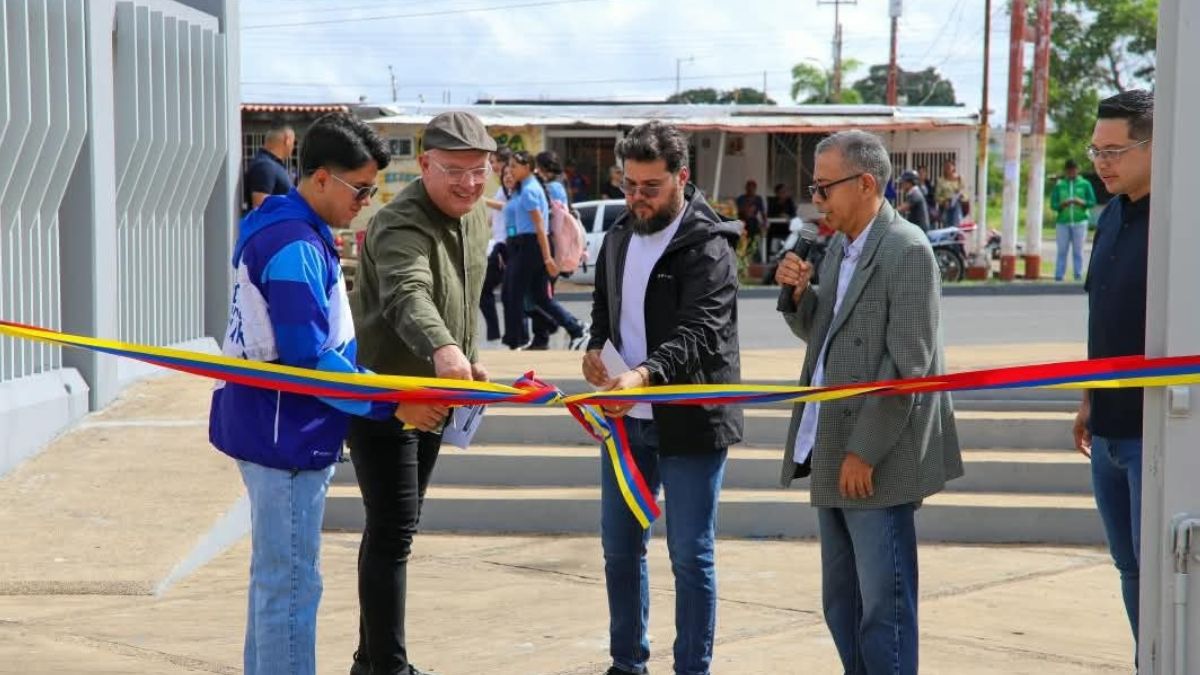 Ernesto Luna, gobernador de Monagas, inaugura la renovada sede de la Universidad Simón Rodríguez junto a las autoridades de la institución