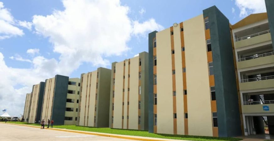 Familias de La Guaira afectadas por el doble terremoto reciben apartamentos totalmente equipados en Maturín