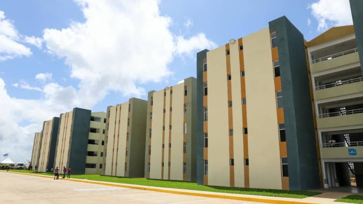 Familias de La Guaira afectadas por el doble terremoto reciben apartamentos totalmente equipados en Maturín