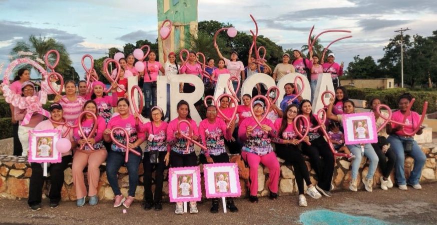 Gran Caminata Rosa "Tócate y salva tu vida" en Uracoa
